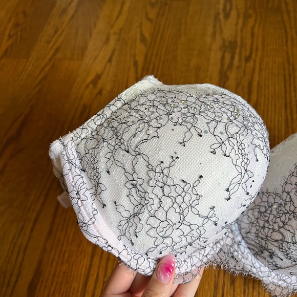 ▫️VICTORIA’S SECRET: Women’s 38D, pale pink & white w/mini gems lace push-up bra - Picture 8 of 14